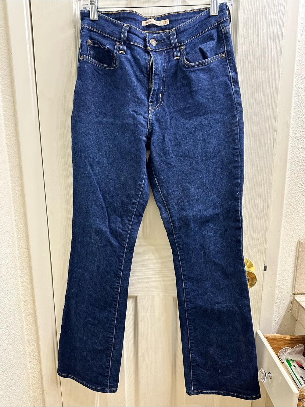 Levi’s 725 High Rise Bootcut Dark Blue Jeans